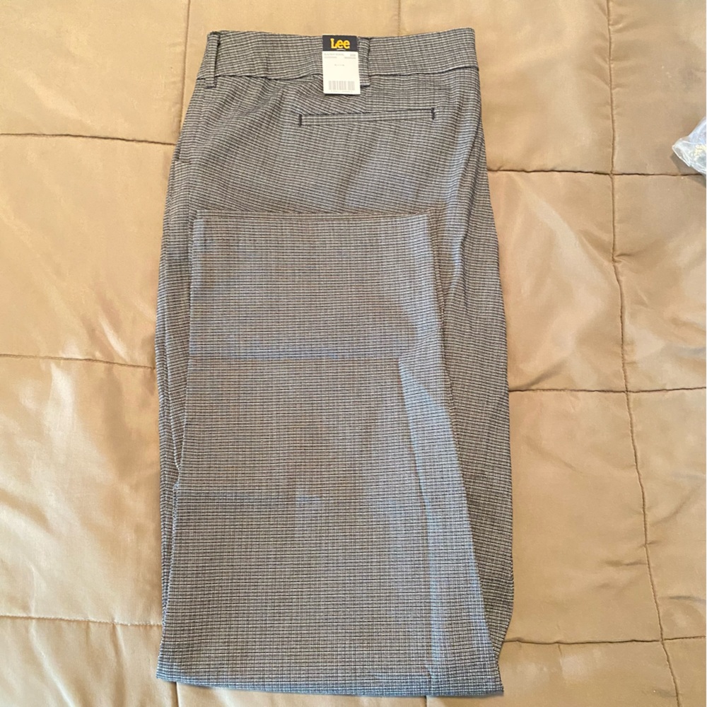 Lee Women's blank/gray Checkered Trousers. NWT